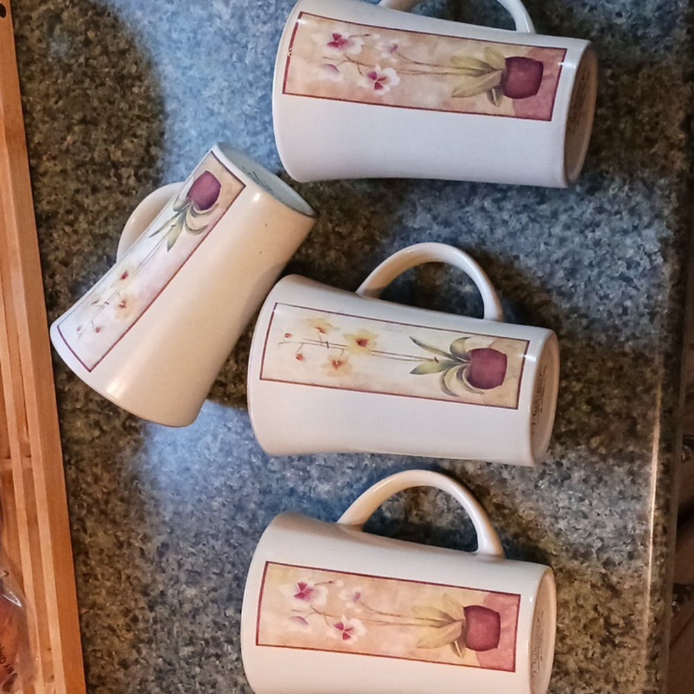Set of 4 Mulberry Coffee Mugs 2006